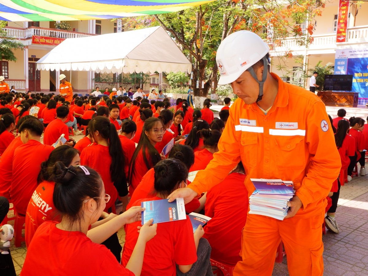 Những giải pháp căn cơ bảo đảm an toàn hành lang lưới điện ở Thanh Hóa