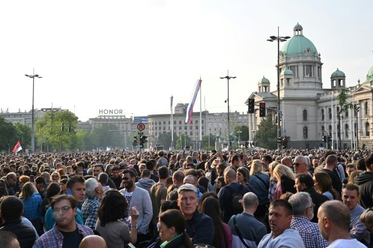 Hàng chục nghìn người phản đối làn sóng bạo lực gia tăng ở Serbia