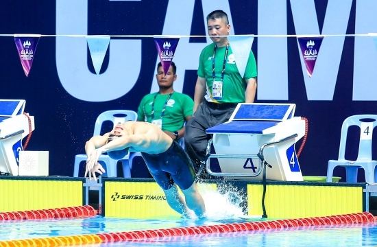 Bể bơi gặp sự cố hy hữu, VĐV Philippines thi đấu một mình