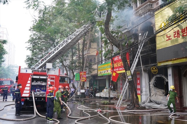 Phó Thủ tướng chia buồn với gia đình bị nạn trong vụ cháy ở Hải Phòng