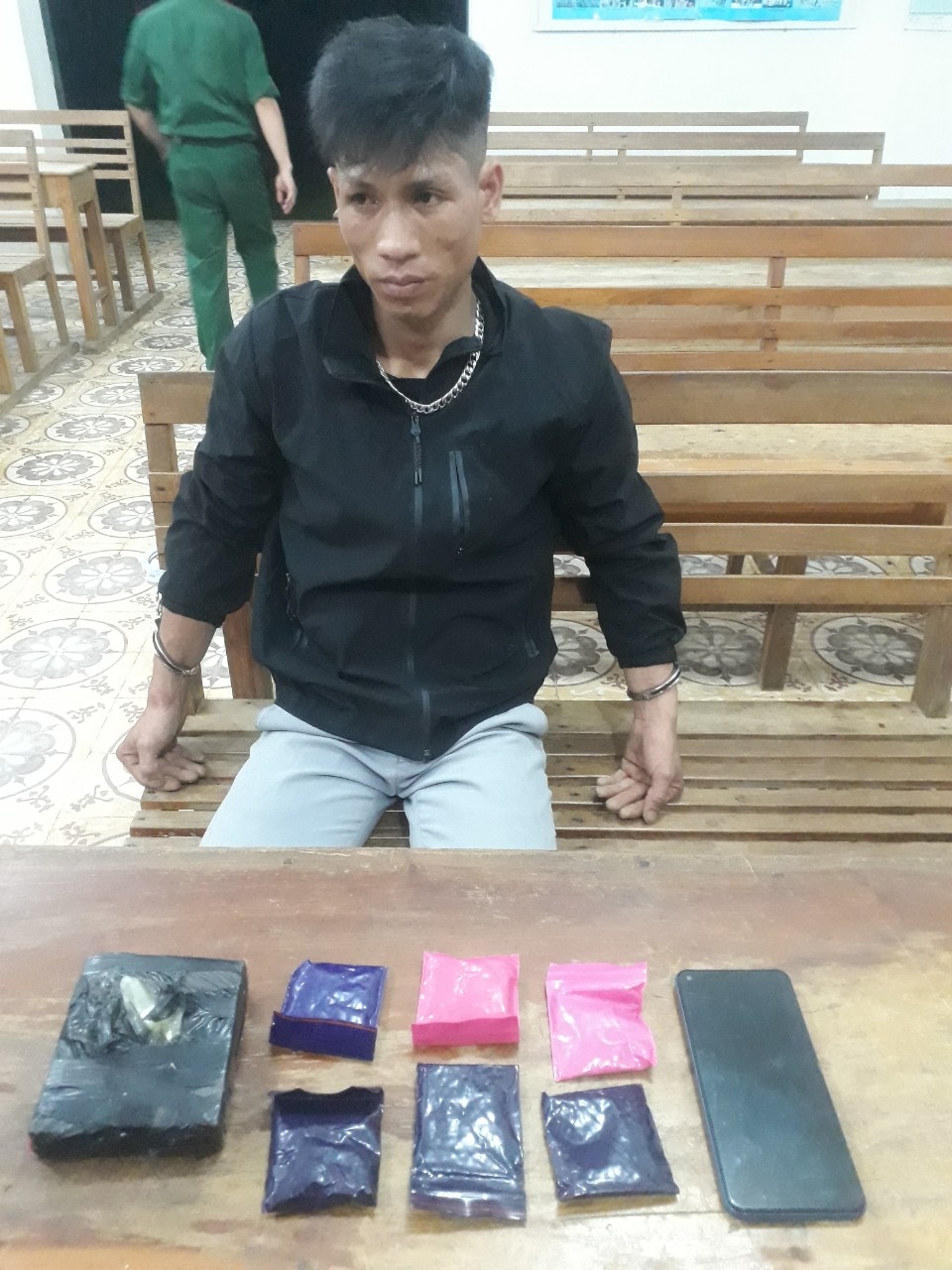 Biên phòng Sơn La bắt giữ vụ vận chuyển 1 bánh heroin và 1.200 viên ma tuý tổng hợp