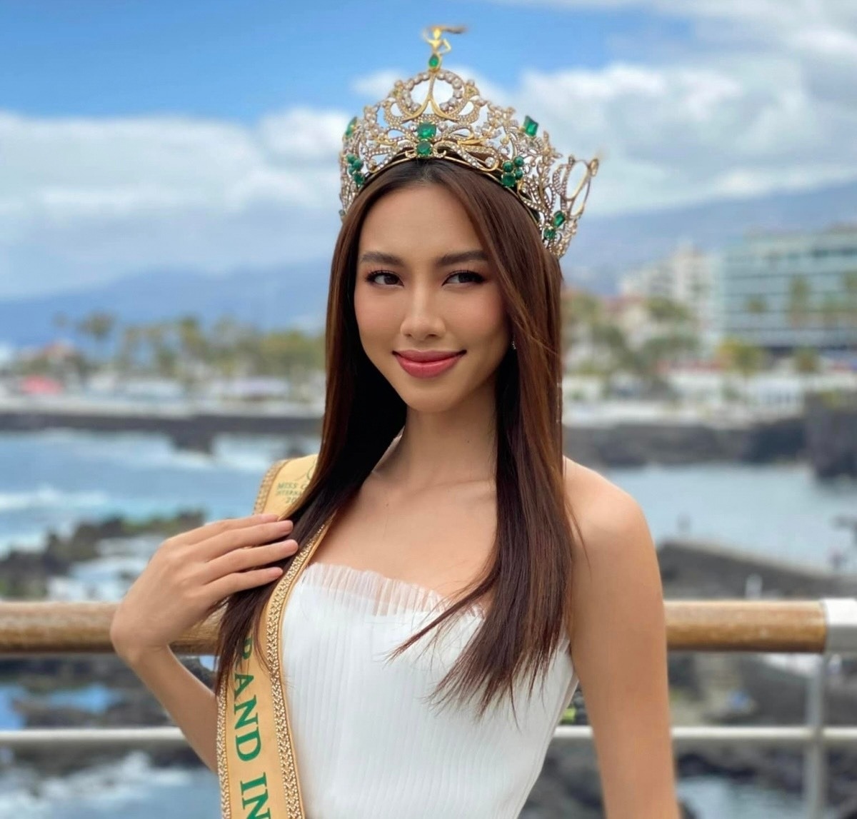 Hoa hậu Thùy Tiên vắng mặt trong vụ kiện 2,4 tỉ đồng