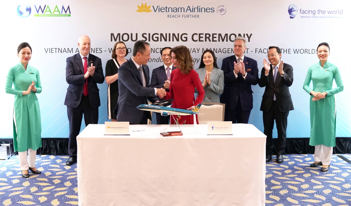 Vietnam Airlines đồng hành cùng Facing The World phẫu thuật trẻ em dị tật khuôn mặt