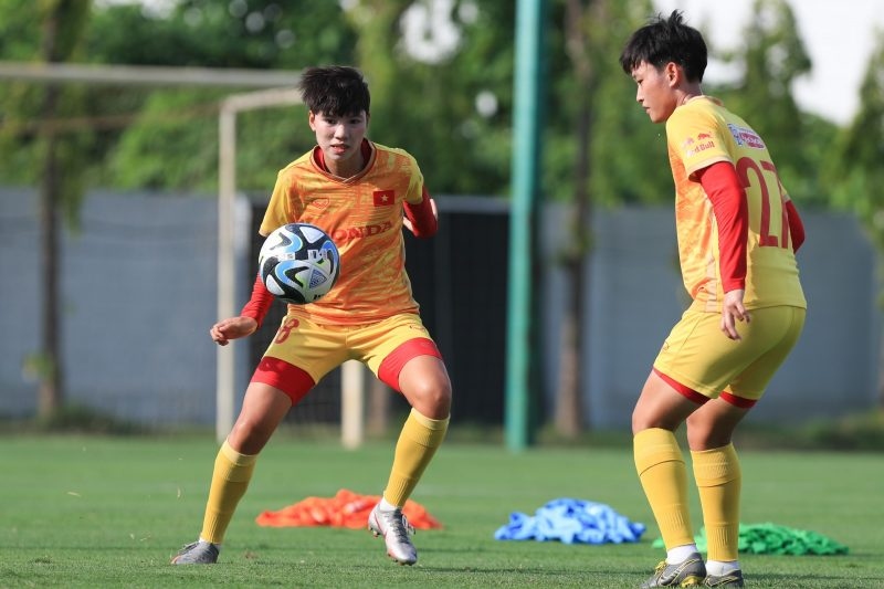 ĐT nữ Việt Nam sớm được làm quen với trái bóng của VCK World Cup 2023