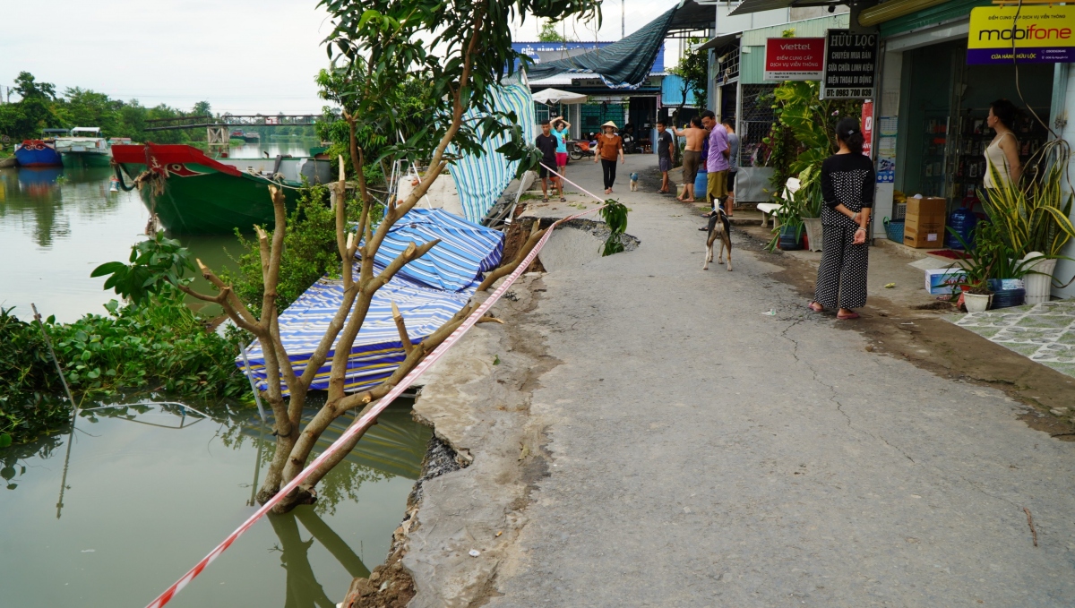 Tiếp tục sạt lở bờ sông nghiêm trọng ở Đồng Tháp