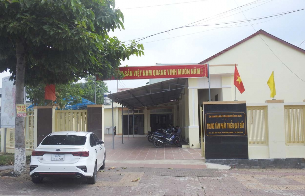 Bắt tạm giam Phó Giám đốc Trung tâm Phát triển quỹ đất thành phố Kon Tum