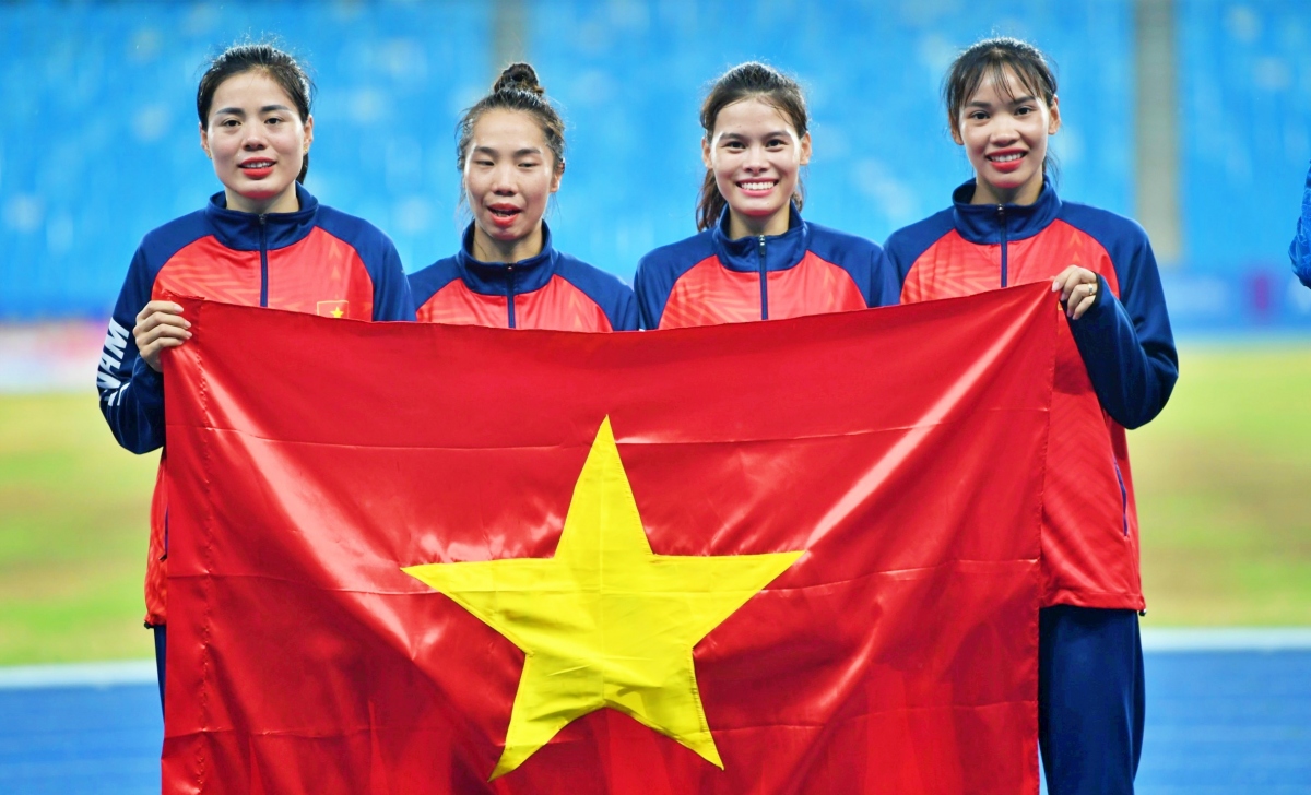 Màn cổ vũ có một không hai của “4 cô gái vàng” điền kinh Việt Nam