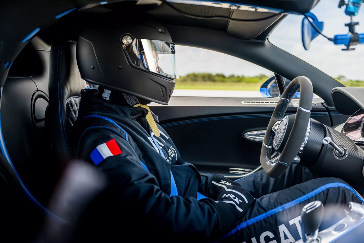 18 chủ xe Bugatti cầm lái Chiron ở tốc độ 400 km/h