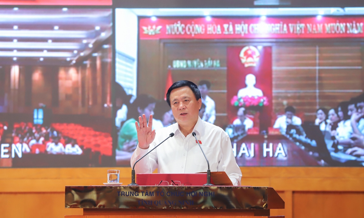 Uỷ viên Bộ Chính trị Nguyễn Xuân Thắng tiếp xúc cử tri Quảng Ninh
