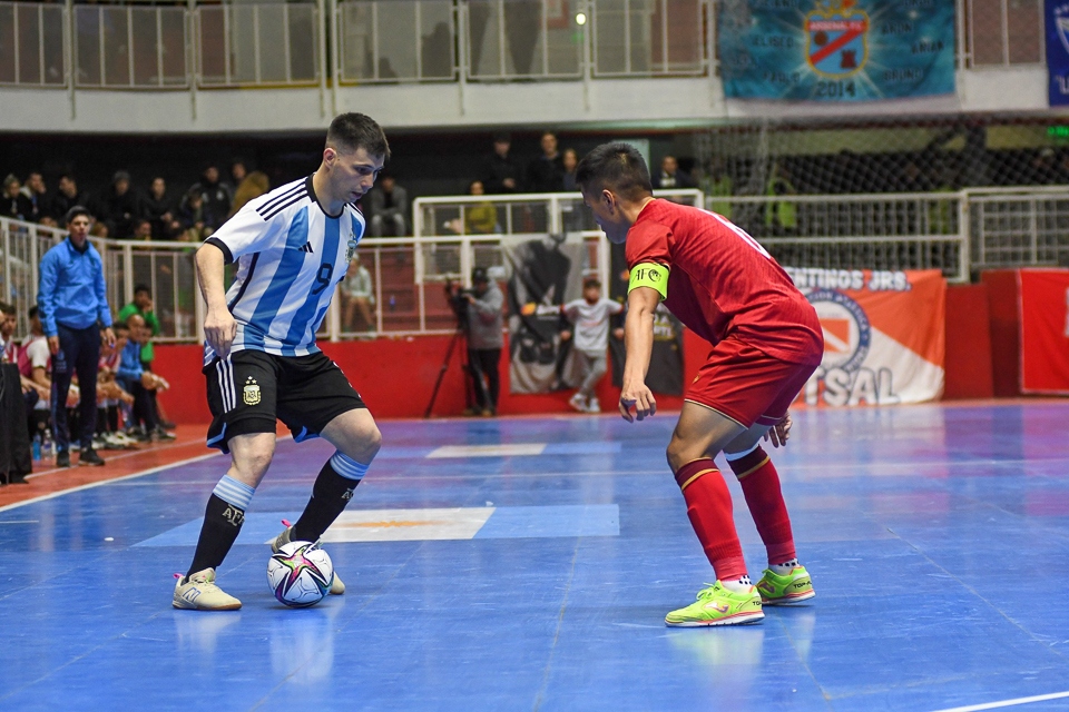 ĐT futsal Việt Nam thua đương kim Á quân thế giới 1-4 trong trận giao hữu ở Argentina