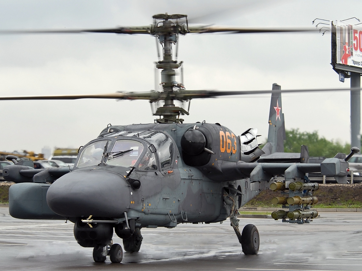 Trực thăng Ka-52 của Nga vẫn bay lượn trên không dù bị bắn nát đuôi
