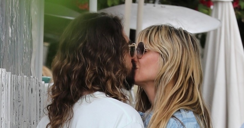 Siêu mẫu Heidi Klum và chồng trẻ hôn nhau ngọt ngào trên phố