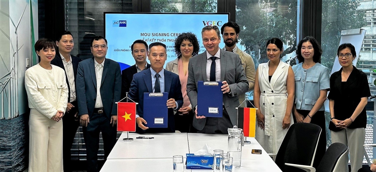 Công ty CP Khát vọng Việt Đức ký kết hợp tác với Phòng Công nghiệp thương mại Đức