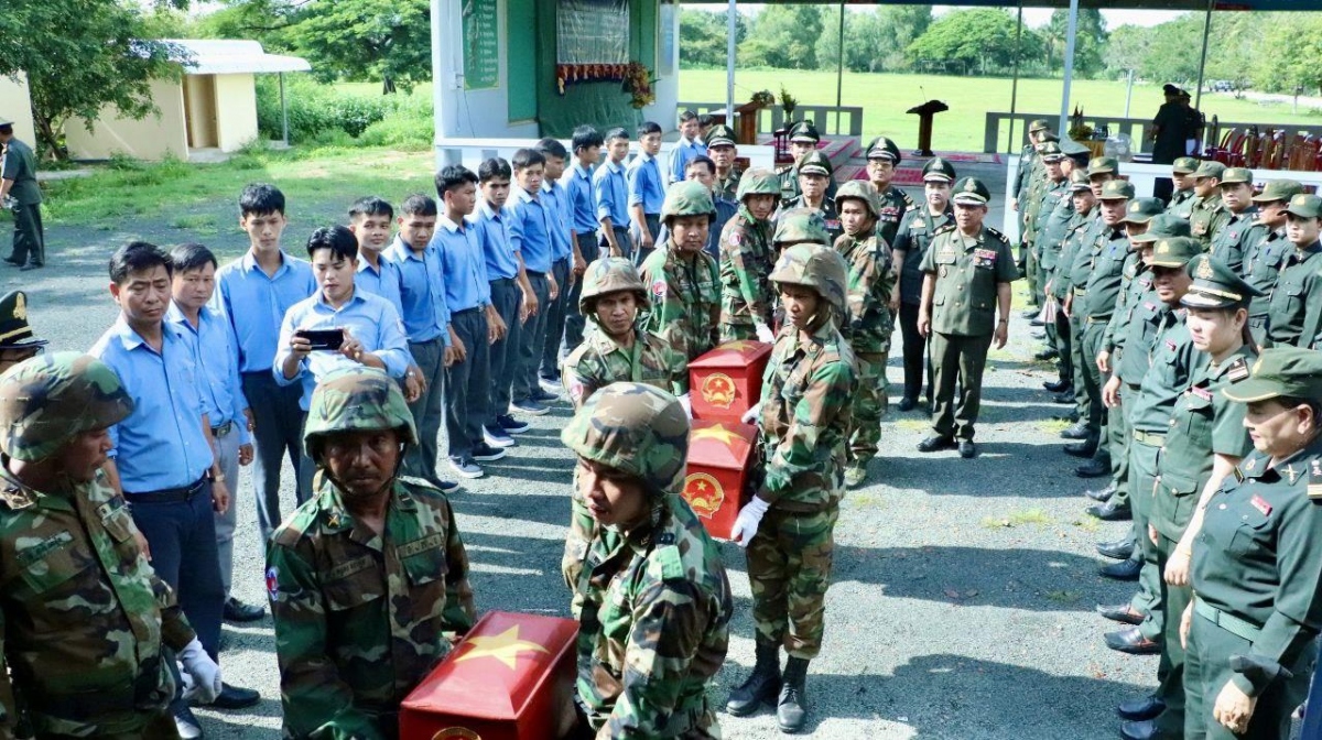 Bàn giao hài cốt quân tình nguyện Việt Nam hy sinh tại Campuchia
