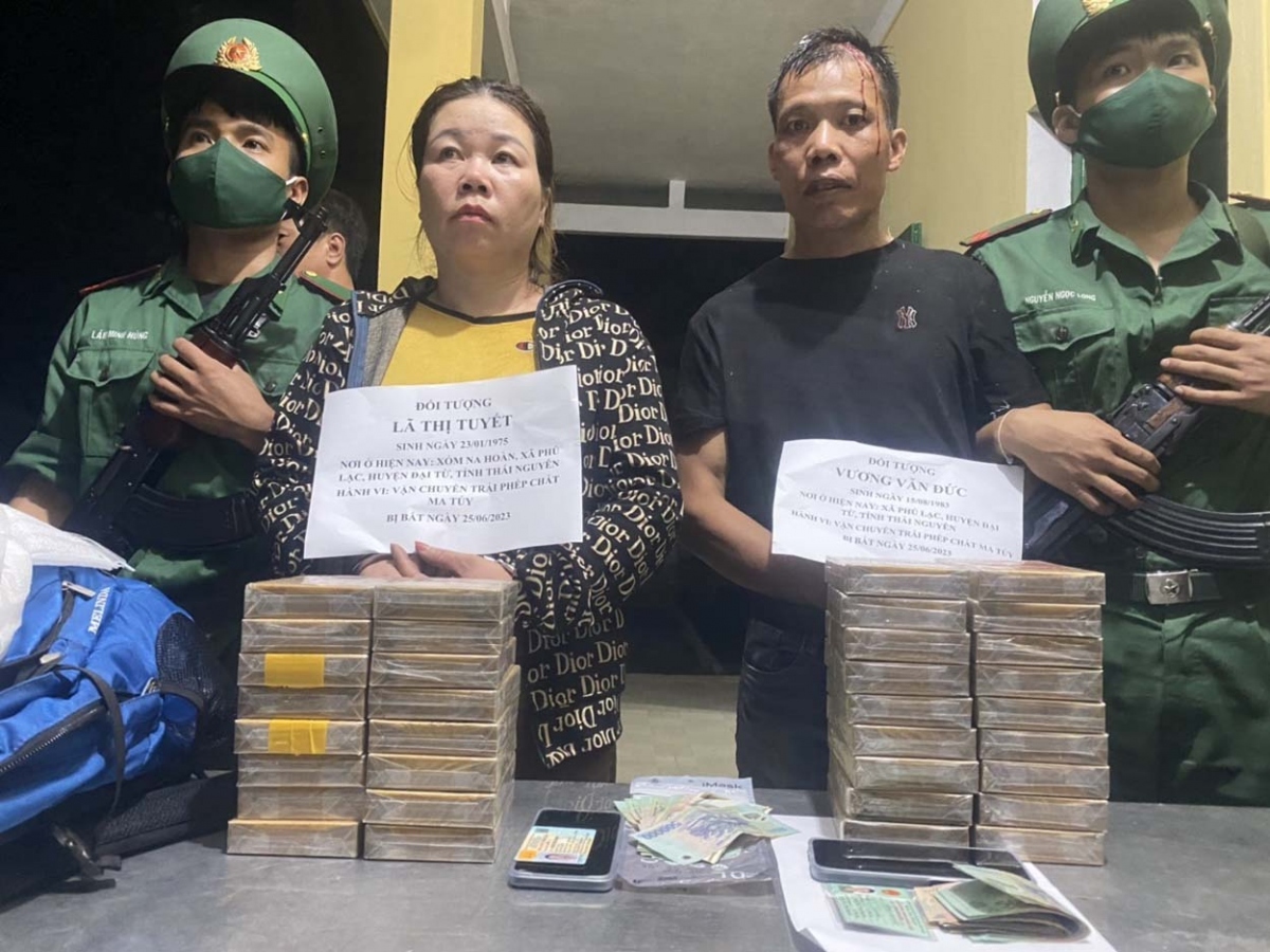 Nóng 24h: Đôi nam nữ xách 11kg ma túy từ Lào vào Việt Nam
