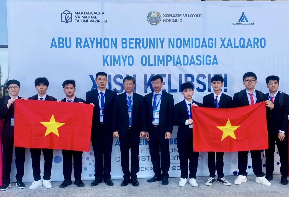 4 học sinh Việt Nam giành huy chương vàng Olympic Hoá học quốc tế