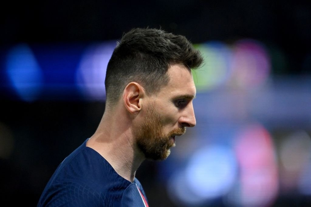 Messi đượm buồn trong lần cuối khoác áo PSG