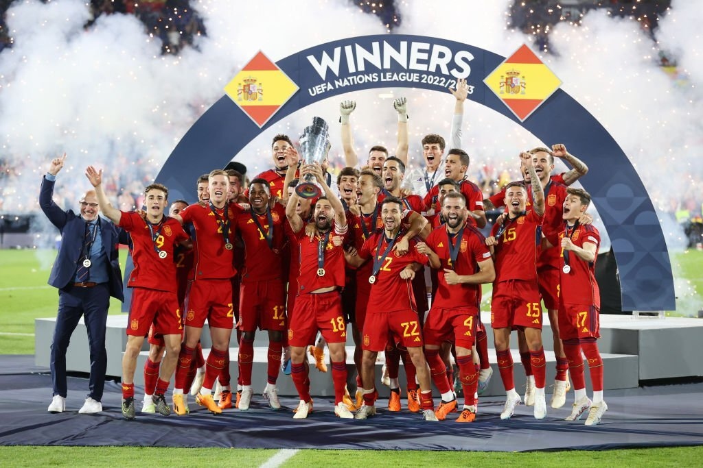 Khoảnh khắc ĐT Tây Ban Nha lần đầu nâng cao danh hiệu Nations League