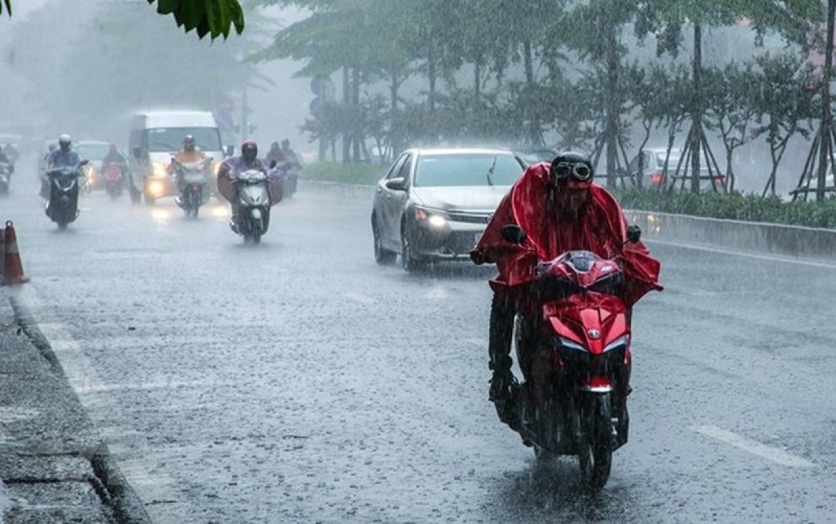 Thời tiết ngày 15/6: Hà Nội có mưa rào và dông, đề phòng mưa đá và gió giật mạnh