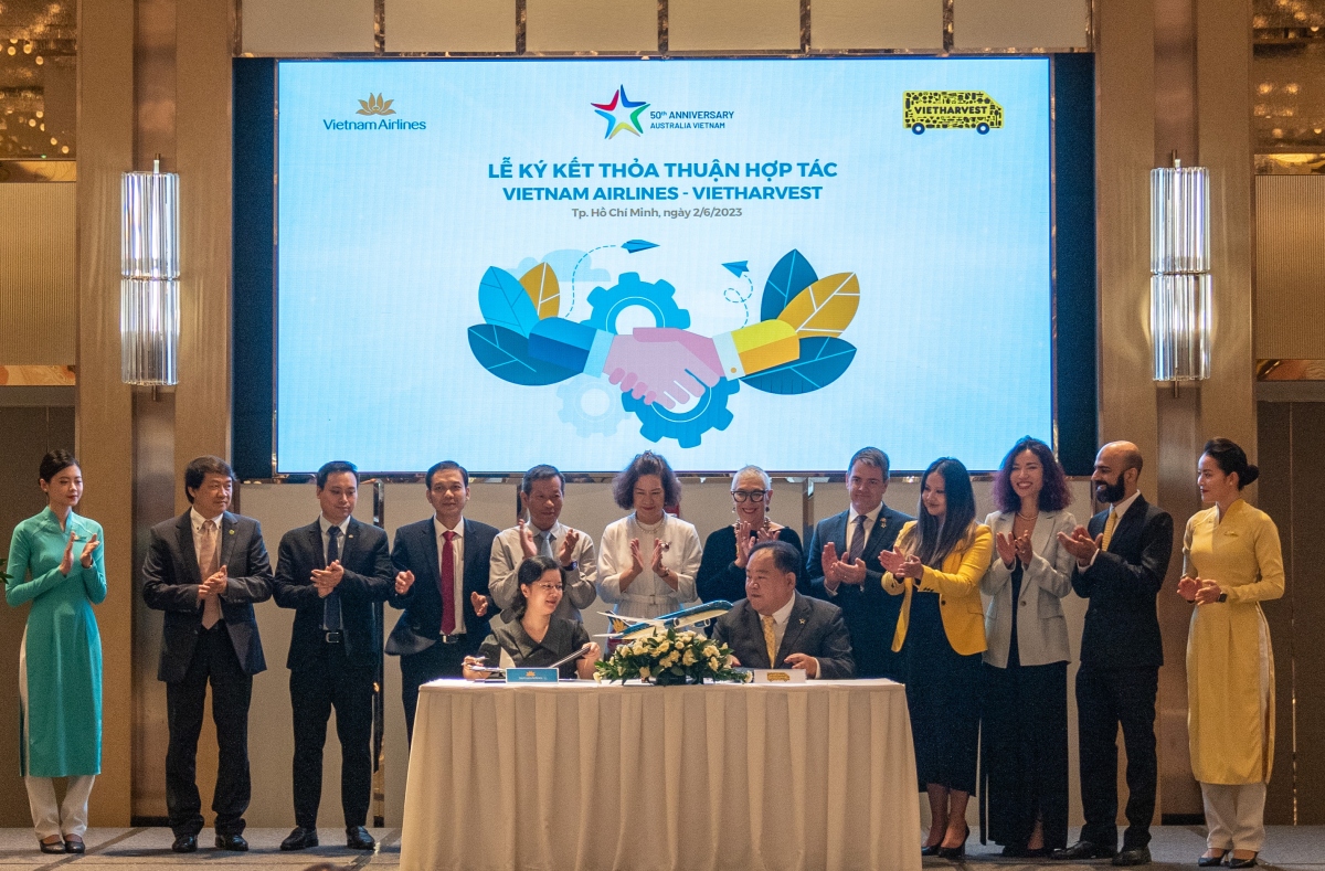 Vietnam Airlines hợp tác cùng VietHarvest quyên góp suất ăn hàng không