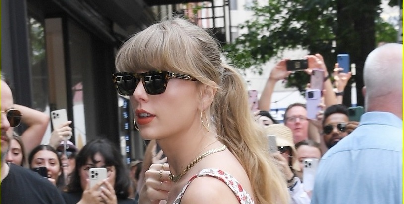 Taylor Swift đẹp hút hồn trên đường phố New York
