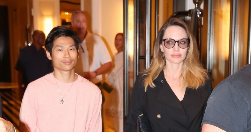 Angelina Jolie thanh lịch xuống phố cùng con trai nuôi gốc Việt