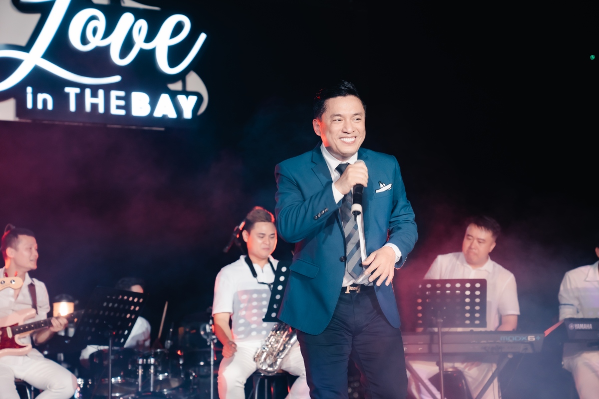 Lam Trường khiến fans trở về hồi ức tuổi thơ trên sân khấu "Love in the Bay"