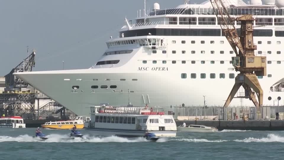 Amsterdam thúc đẩy lệnh cấm tàu du lịch cỡ lớn