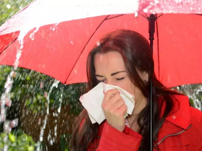 5 bệnh nhiễm trùng dễ mắc phải khi trời mưa