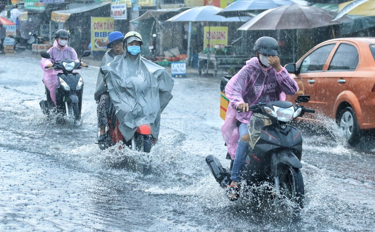Thời tiết ngày 18/7: Bão số 1 gây mưa lớn ở Bắc và Trung Bộ