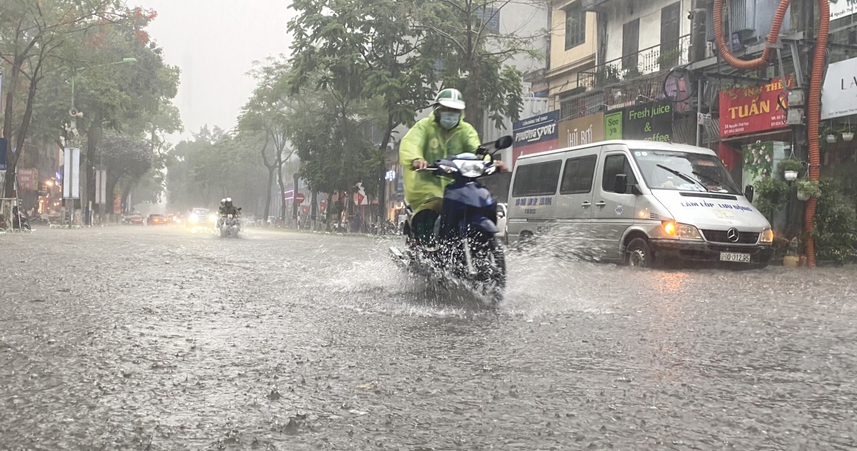 Thời tiết hôm nay 22/7: Miền Bắc có mưa rào và dông vài nơi, miền Nam có mưa to