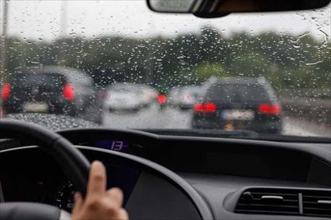 Mẹo lái xe an toàn mùa mưa