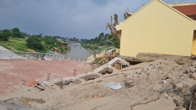 Khẩn trương xử lý sự cố sạt trượt bờ hữu sông Phó Đáy ở Vĩnh Phúc