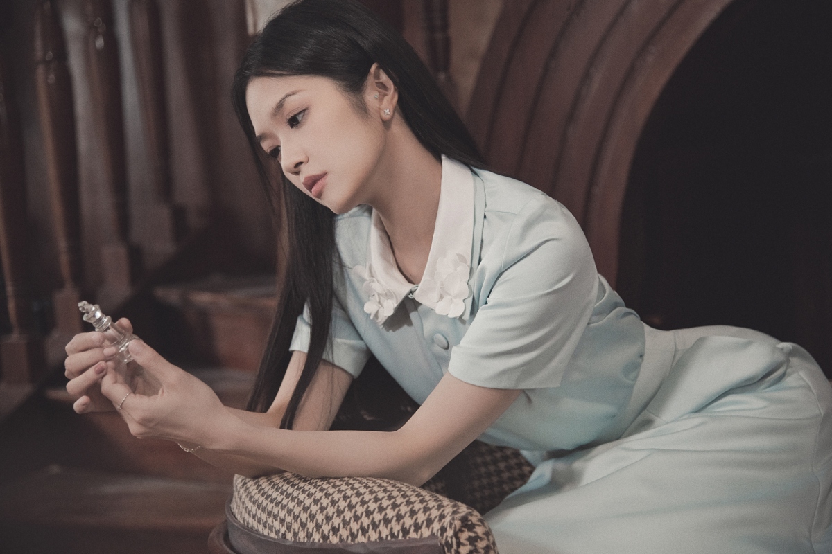 Suni Hạ Linh ra MV kể về mối quan hệ mập mờ, không rõ bạn hay yêu