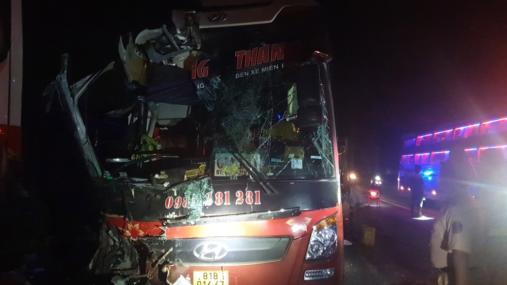 Va chạm giữa 2 xe khách ở Bình Phước khiến 1 người chết, 2 người bị thương