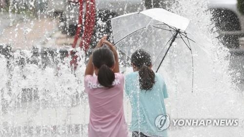 Hàn Quốc nâng mức cảnh báo vì nắng nóng