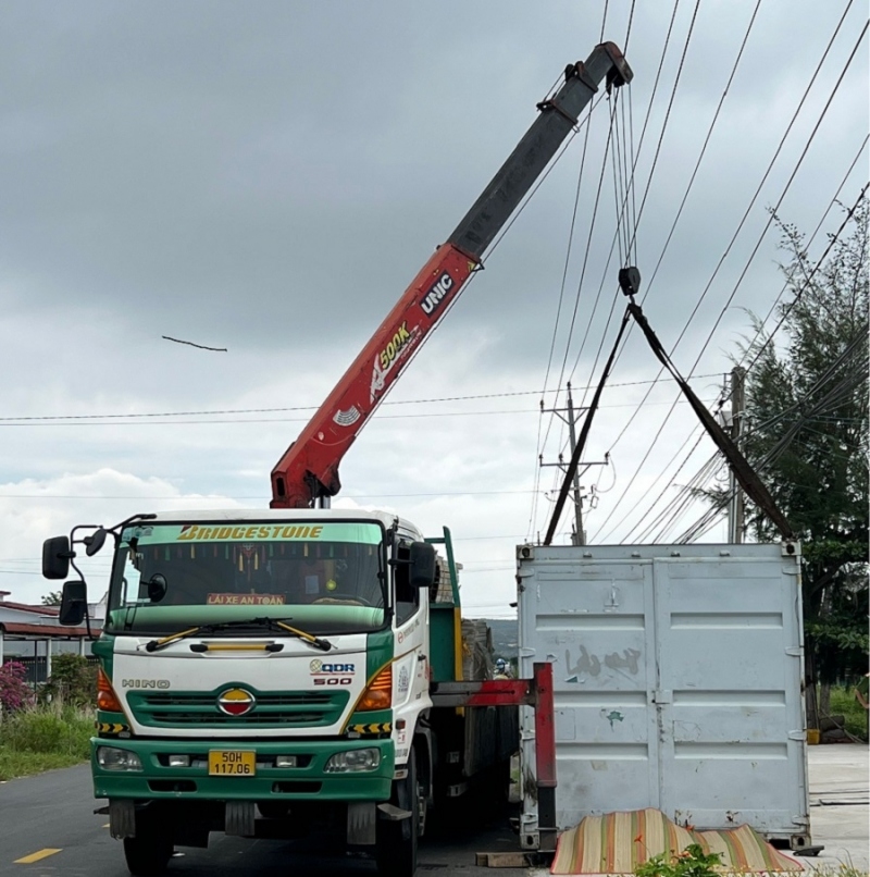 Cẩu thùng container vướng dây điện, một người tử vong ở Bình Thuận