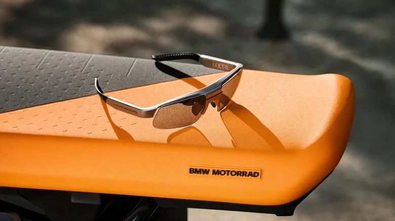 BMW ra mắt mẫu kính thông minh tích hợp HUD cho người đi xe máy