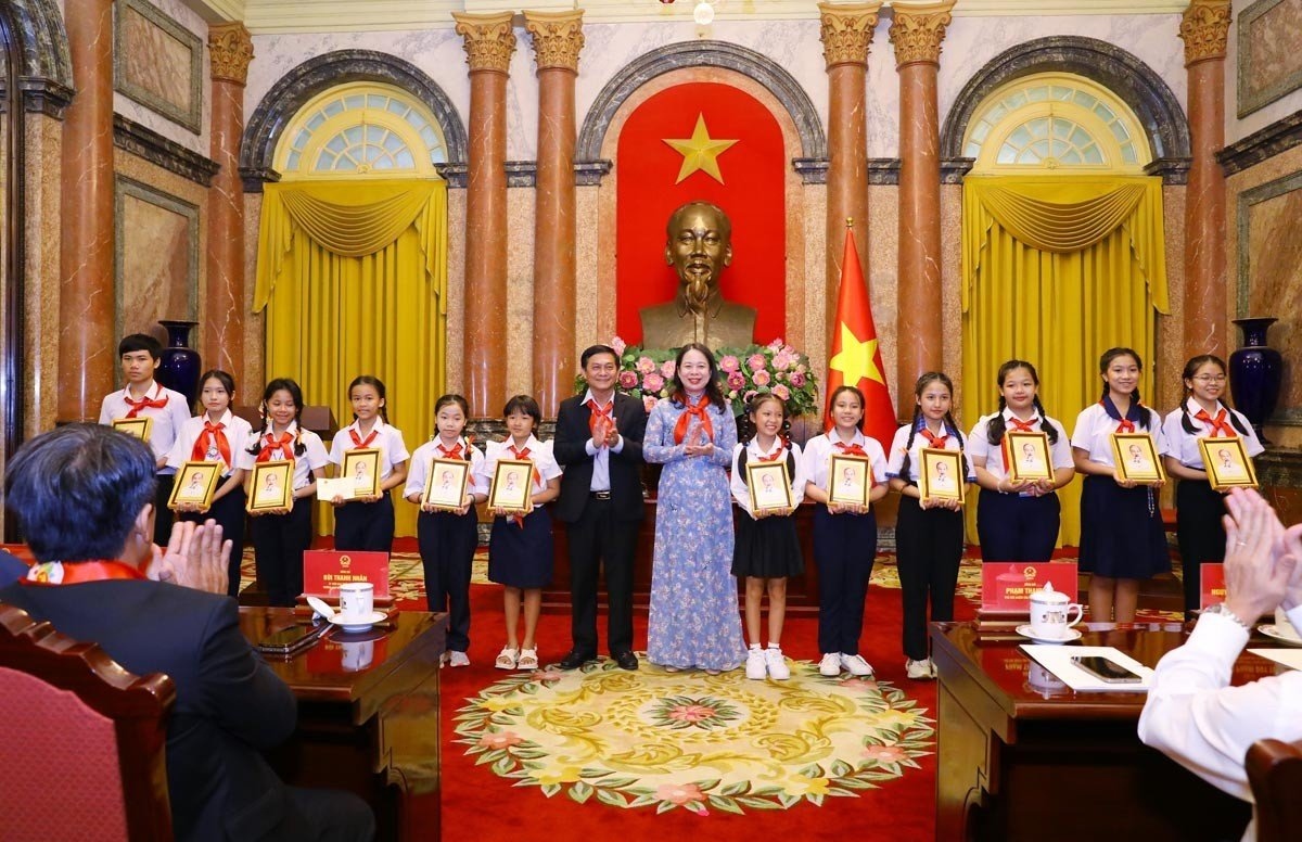 Phó Chủ tịch nước Võ Thị Ánh Xuân gặp mặt Đoàn đại biểu cháu ngoan Bác Hồ