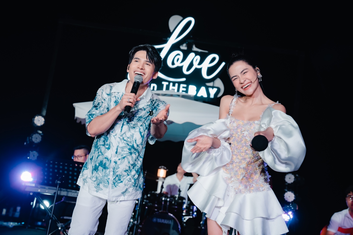 Hà Nhi - Quốc Thiên song ca cực ngọt trên sân khấu "Love in the Bay"