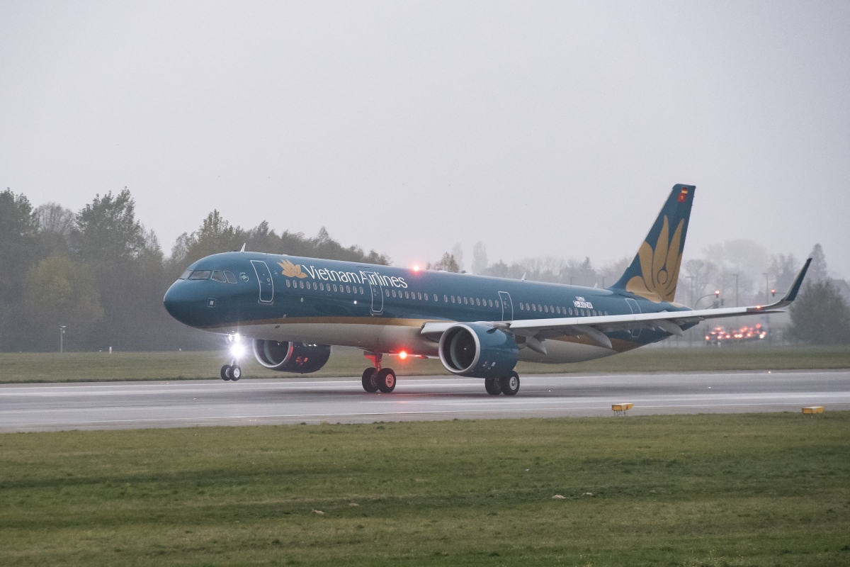 Tránh bão Khanun, Vietnam Airlines phải đổi giờ nhiều chuyến bay quốc tế