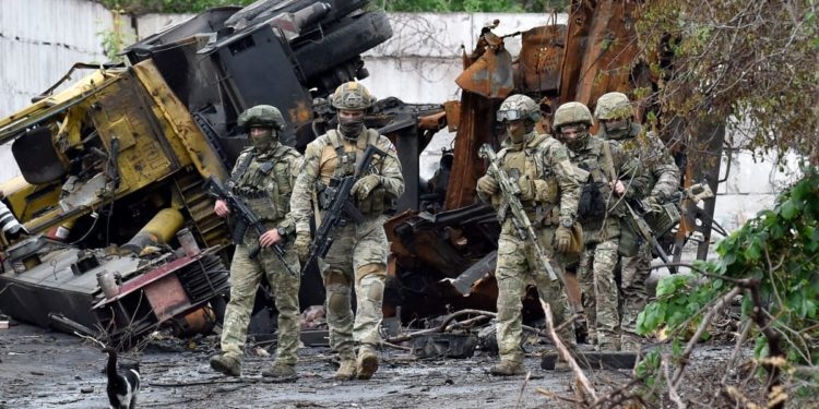 Hé lộ chiến thuật giúp Ukraine bóc tách lớp phòng thủ đầu tiên của Nga
