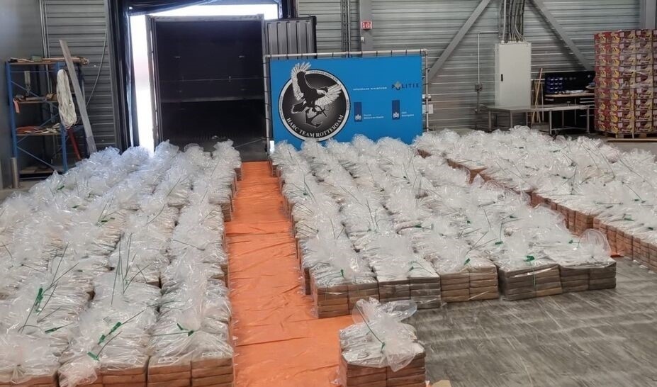 Hà Lan thu giữ hơn 8 tấn cocaine tại cảng Rotterdam