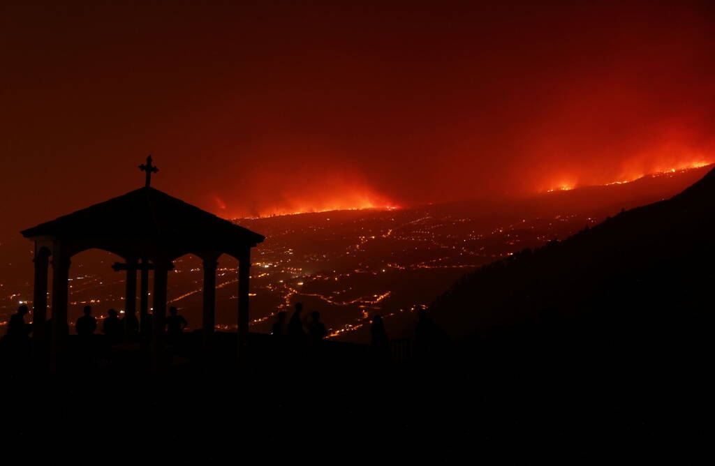 Cháy rừng kéo dài tại Tây Ban Nha, 26.000 người phải đi sơ tán