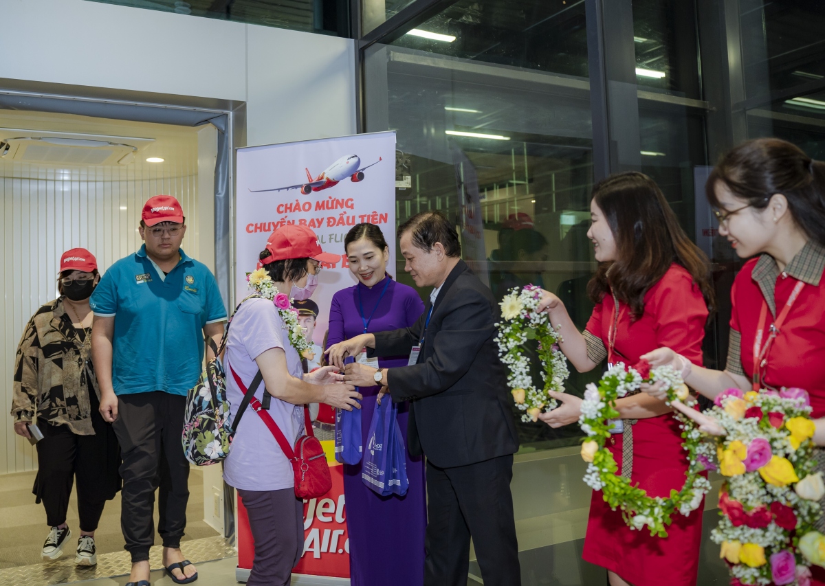 Đón chuyến bay đầu tiên từ sân bay quốc tế Đài Bắc đến Huế
