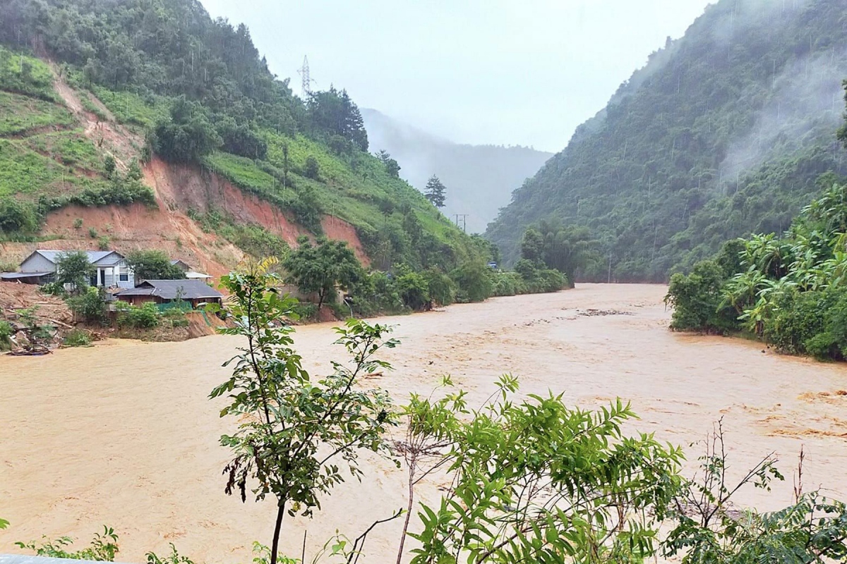 Thời tiết hôm nay 9/8: Mưa dông tiếp diễn ở miền Bắc, đề phòng lũ quét, sạt lở đất