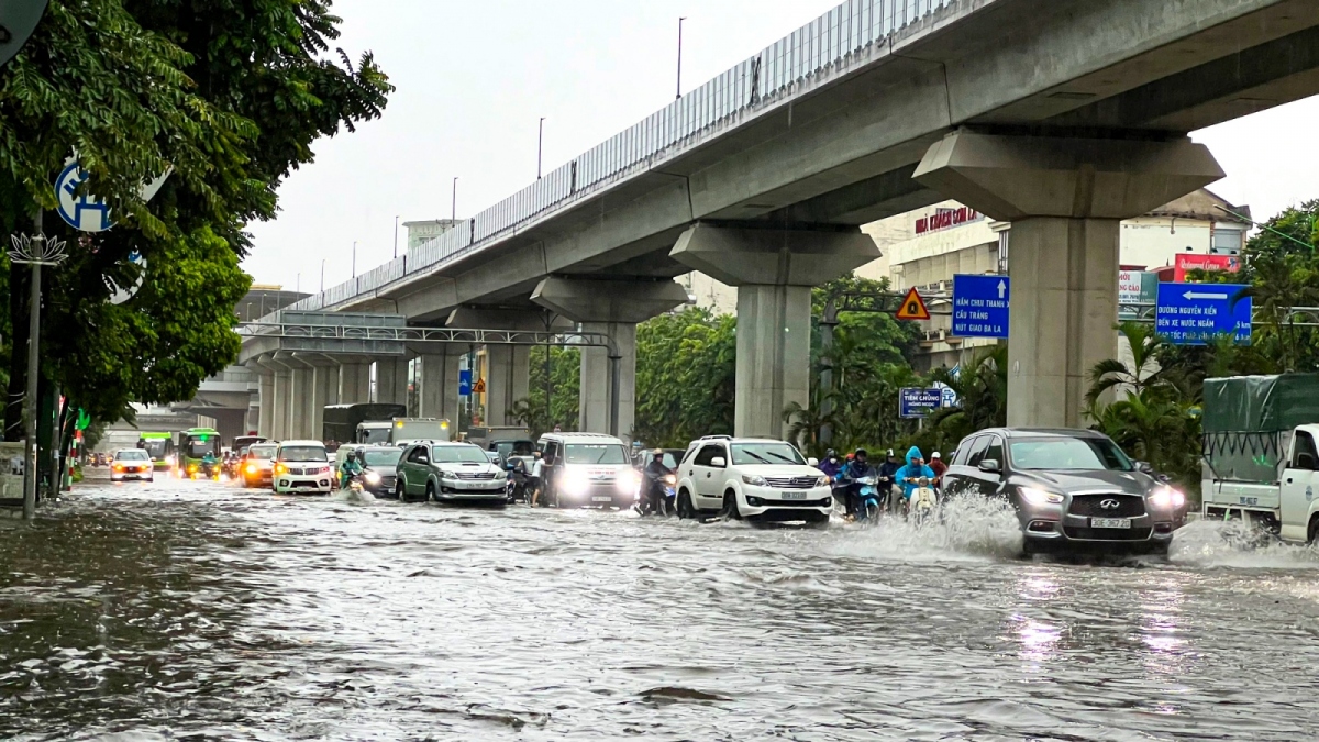 Thời tiết hôm nay (29/8): Bắc Bộ ngày nắng, Nam Bộ mưa rào và dông