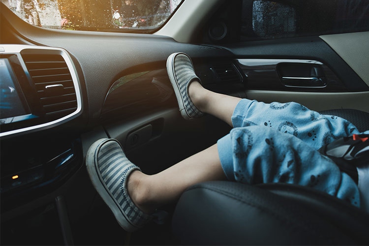 Ghế ngồi chuyên dụng cho trẻ em trên ô tô: Cần lộ trình cụ thể
