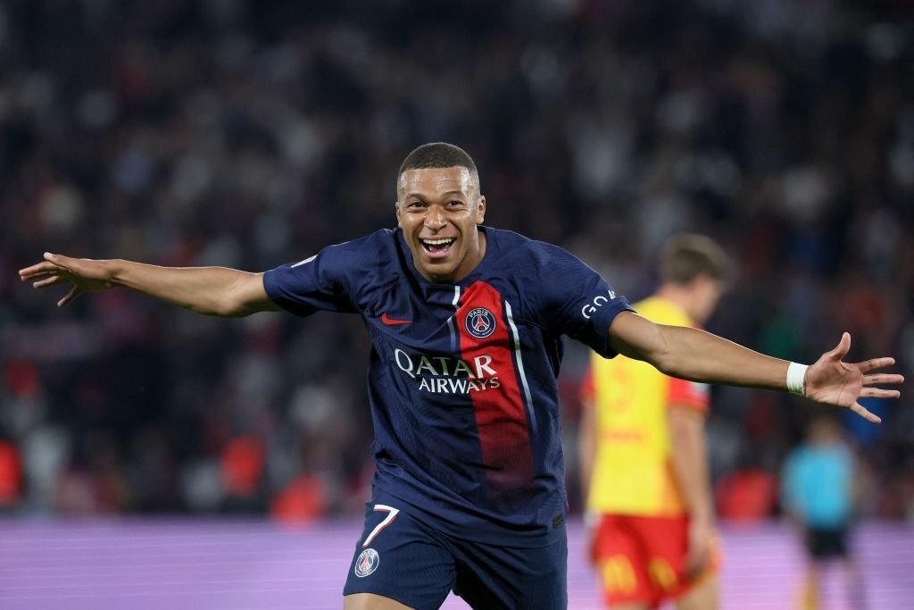 Kết quả bóng đá 27/8: Mbappe ghi cú đúp, PSG thắng trận đầu tiên ở Ligue 1