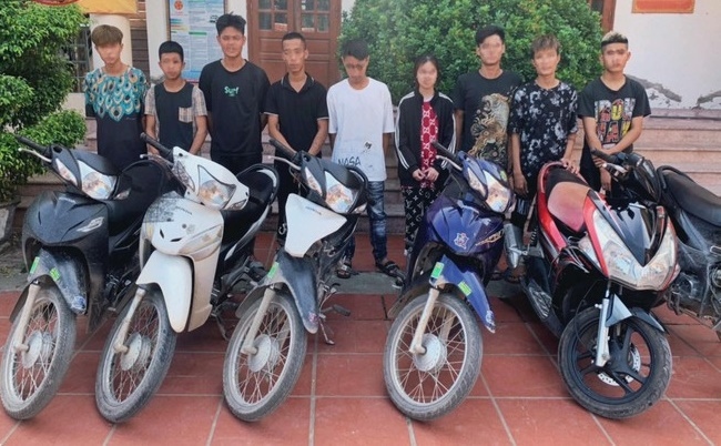 Khởi tố nhóm thanh niên vô cớ đánh người đi đường ở Hà Nội